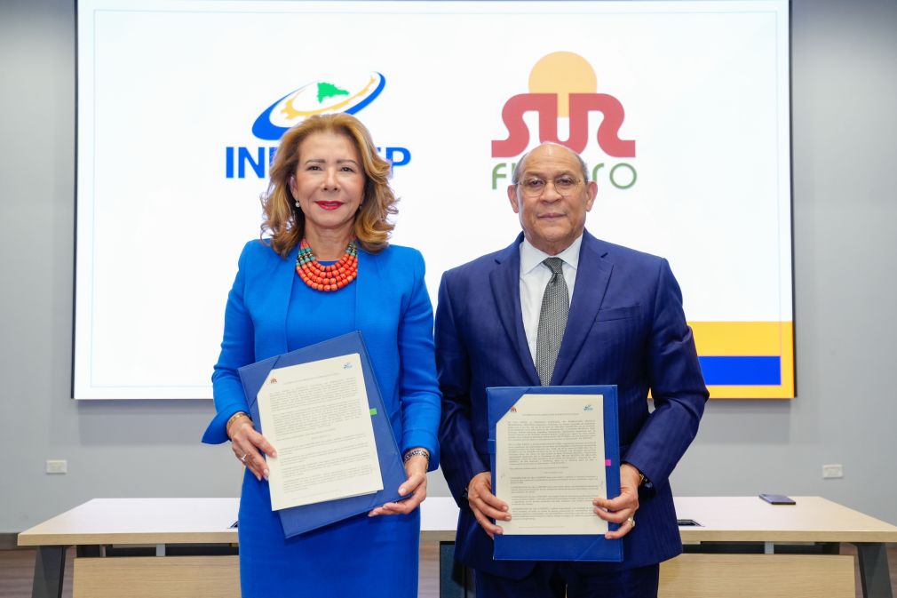 El acuerdo, con vigencia de dos años, fue rubricado por la presidenta de la Fundación Sur Futuro, Melba Segura de Grullón y el director general del Infotep, Rafael Santos Badía.