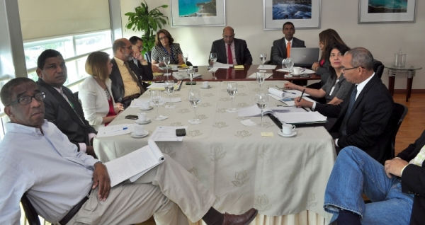 El Ministro de Medio Ambiente, Bauta Rojas y Dominngo Contreras, asesor medioambiental del Poder Ejecutivo, encabezan la reunión coordinadora de la campaña de conciación