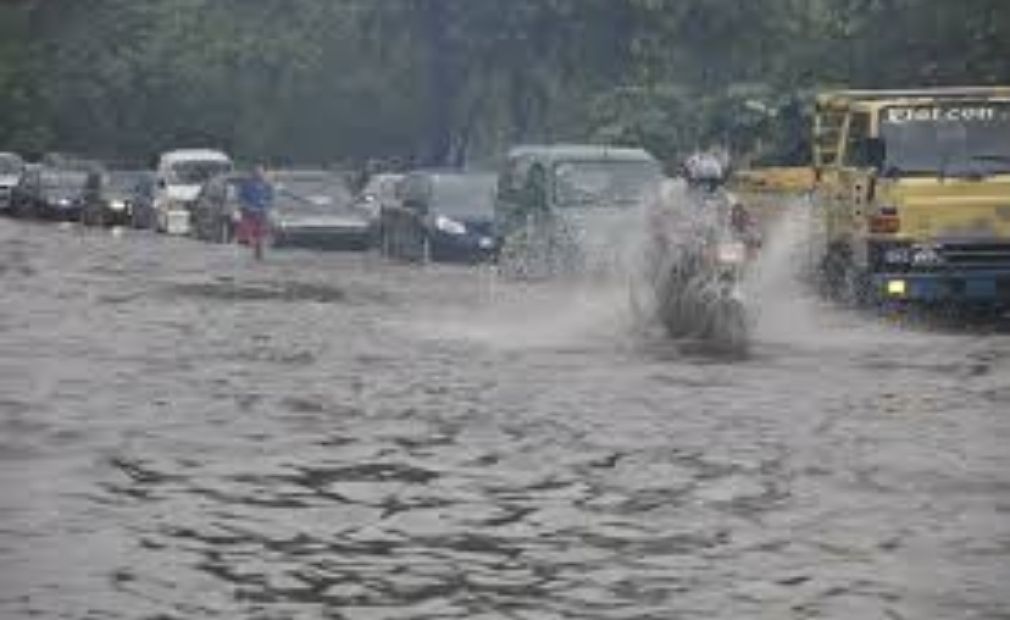 Las lluvias torrenciales inundaron gran parte de Santo Domingo la tarde-noche del viernes.