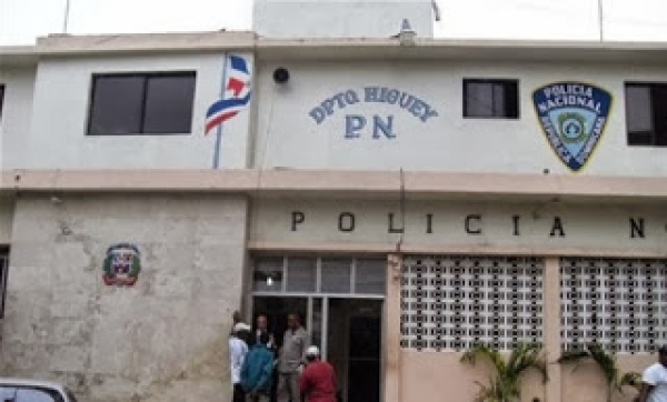 Detienen 24 policías por macuteo extorsion y vínculos con el narco en Higüey
