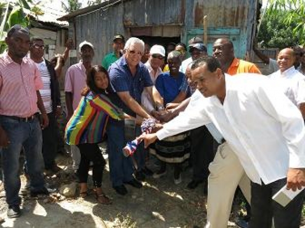 Reparará vivienda a familia pobre de San Pedro de Macorís