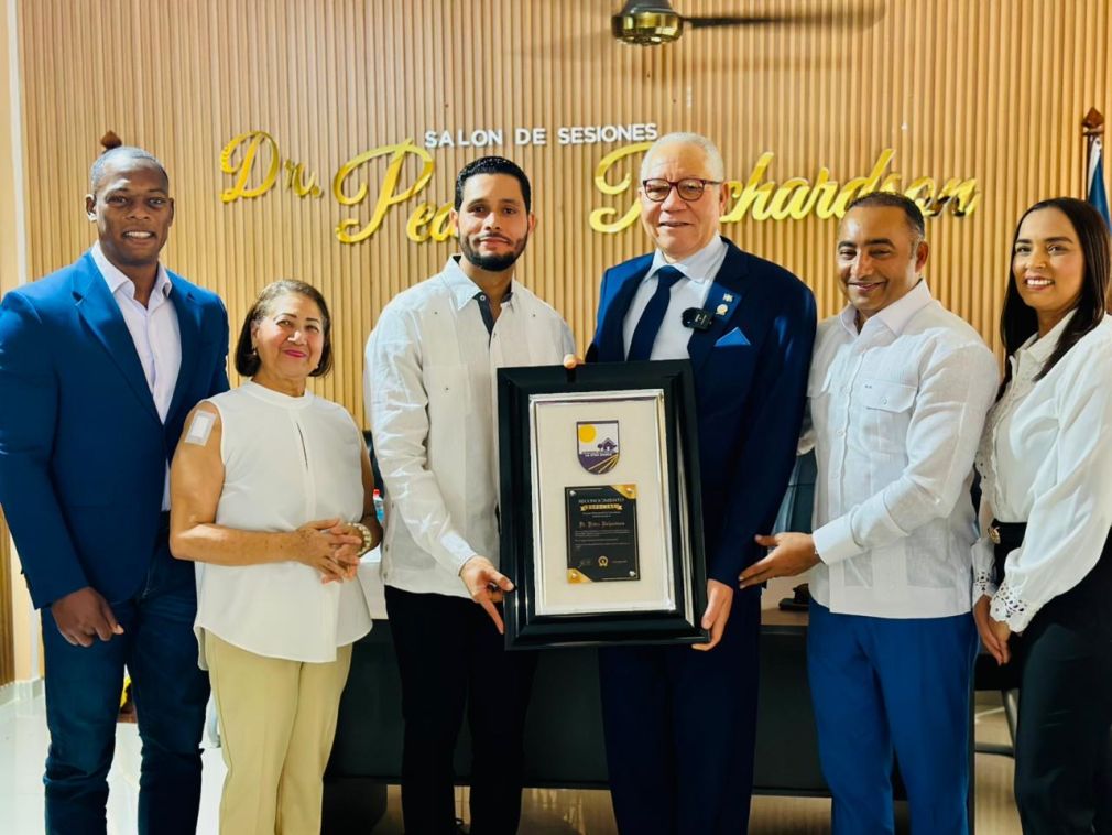 La Otra Banda reconoce a Pedro Richardson; Fedodim valora reconocimiento.