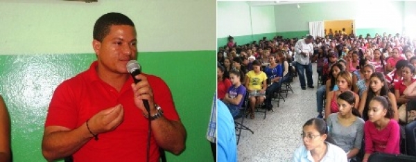 Entrega de becas en Ocoa por el Ministerio de la Juventud.