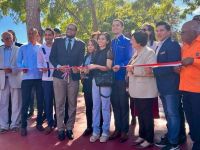 Leo Francis Zorrilla Ramos, alcalde municipal junto a Magalys Tabar de Goico, gobernadora provincial, encabezaron la inauguración junto familiares de José Joaquín Paniagua Gil.