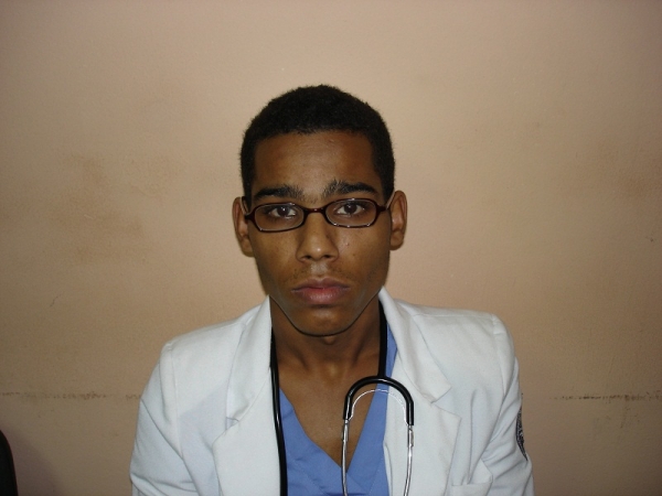Apresan joven se hacía pasar por médico