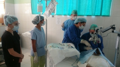Realizan cirugías cataratas con médicos EEUU en Gaspar Hernández : 