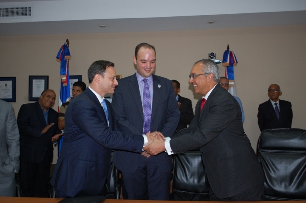 Posesionan al nuevo director del CEI-RD
