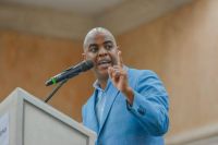 Eglenin Morrison, presidente Camino Nuevo, propondrá a Omar Fernández como candidato presidencial.