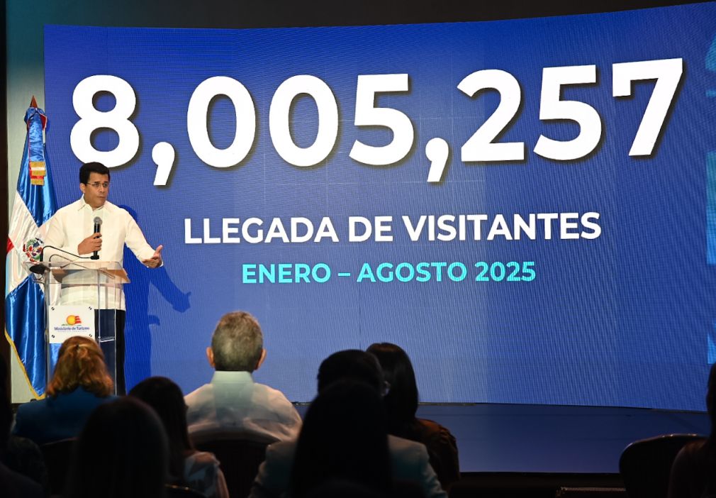 David Collado informó que solo en agosto el país recibió 897,413 visitantes.