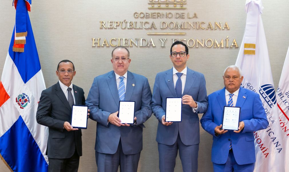 La medida se sustenta en la Ley 126-02 sobre Comercio Electrónico, Documentos y Firmas Digitales, que reconoce la firma digital como un mecanismo seguro que valida la integridad y autenticidad de los documentos electrónicos.