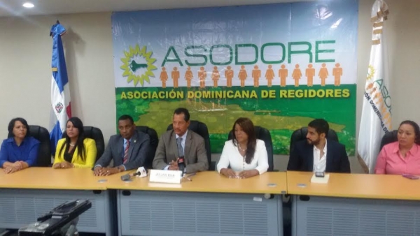 Convocan a seminario autoridades para mejorar servicio del Gran Santo Domingo: 