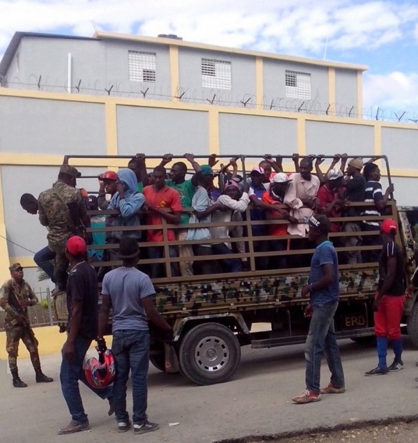 Haitianos detenidos de forma arbitraria por el Ejército Nacional, según el Servicio Jesuita con Migrantes apostados en Jimaní.