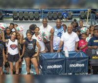  Siete ligas de voleibol de Boca Chica recibieron los útiles deportivos.