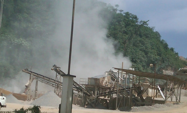 Habitantes de distrito municipal Caballero continuan quejas por contaminación empresa Calizamar