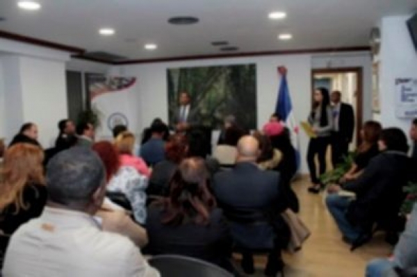 Denuncian por explotación laboral al Consulado dominicano de Madrid: 