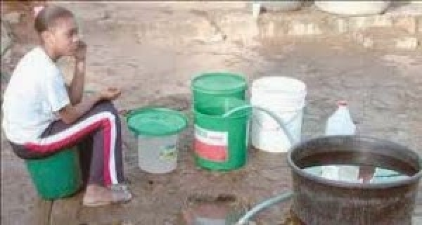 En Lavapie al grito por la falta de agua para el consumo humano
