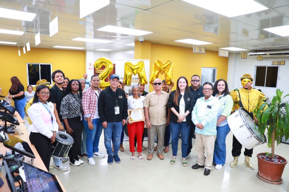 Ana María Mejía Mercedes de Cedeño acudió a las instalaciones locales acompañada por su esposo, Ernesto Cedeño de la Rosa. 