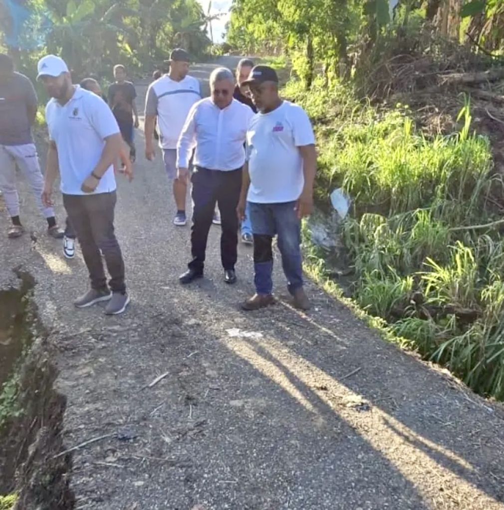 La comunidad valoró el gesto del alcalde de acudir personalmente a las zonas afectadas.