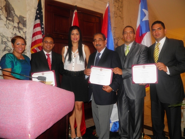 Gheidy de la Cruz, Fernándo Quiroz, Iranna Luciano de Quroz, Mayobanex Vargas, Luis Aguasvivas y Miguel Medina. 