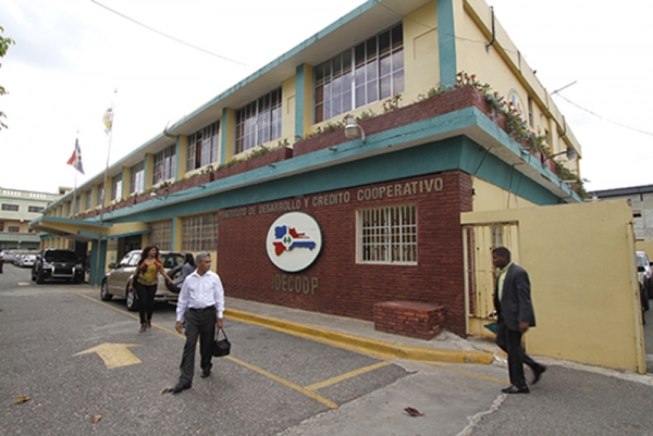 Denuncian cobran dinero a nombre de cooperativa en Azua
