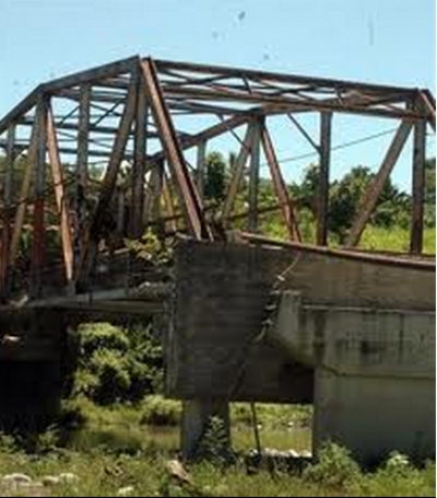 Puente que comunica el municipio de Baitoa con Sabana Iglesia.