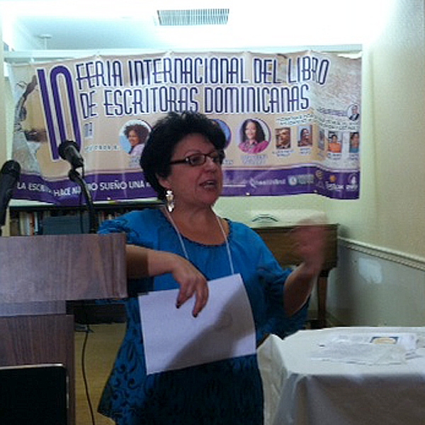 Dinorah Coronado.