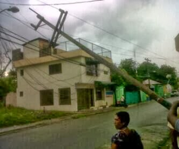 Fuerte brisa causa daños al sistema eléctrico en San Juan de la Maguana