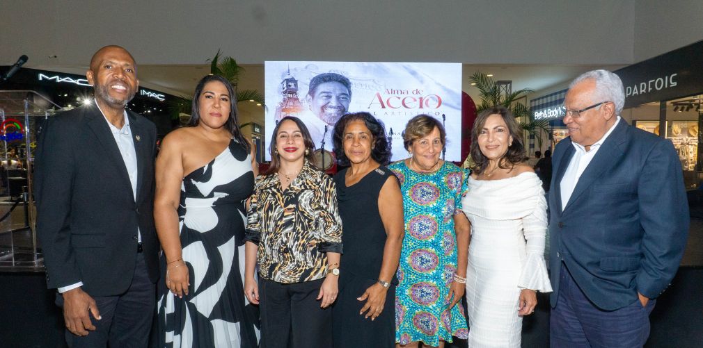 Eduardo Kery, Jaina Morales, Jorgina Quiñones, Aida Santana de Morales, Altagracia Morales, Geanilda Vásquez y Radhamés Altagracia.