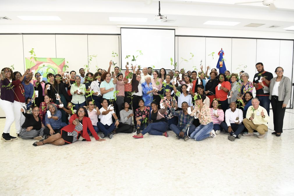La reflexión se llevó a cabo en el salón multiusos del Instituto Superior de Estudios Educativos Pedro Poveda (ISESP) y el Centro de Integración Familiar.
