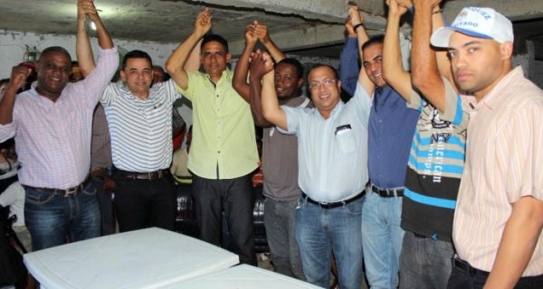 Renuncian dirigentes del PRM en Villa González: 
