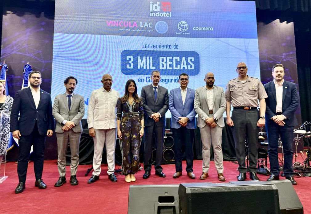 Sovieski Naut, César Moliné, Bertico Santana, Julissa Cruz, Guido Gómez Mazara, Claudio Peguero, Carlos Leonardo, Juan Gautreaux, Joaquín de Ramón Periche.