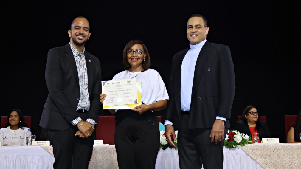 Minerd, Inafocam y UCSD graduaron más de 1,000 docentes de nuevo ingreso del sistema educativo público.