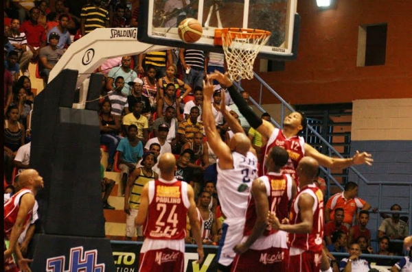 San Sebastián iguala final de baloncesto de Moca