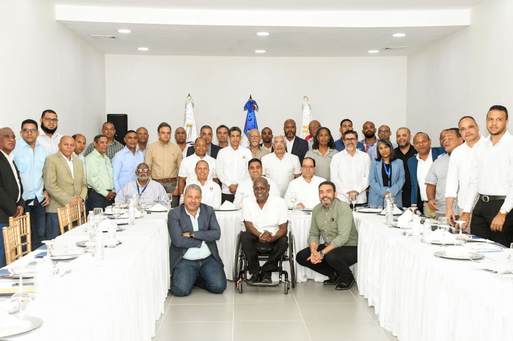 Ministro de Deportes, Kelvin Cruz, se reúne con 37 federaciones.