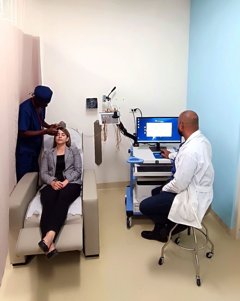 El nuevo servicio diagnóstico de electroencefalograma en la Ciudad Sanitaria Dr. Luis Eduardo Aybar está disponible en su edificio de Consultas Externas.