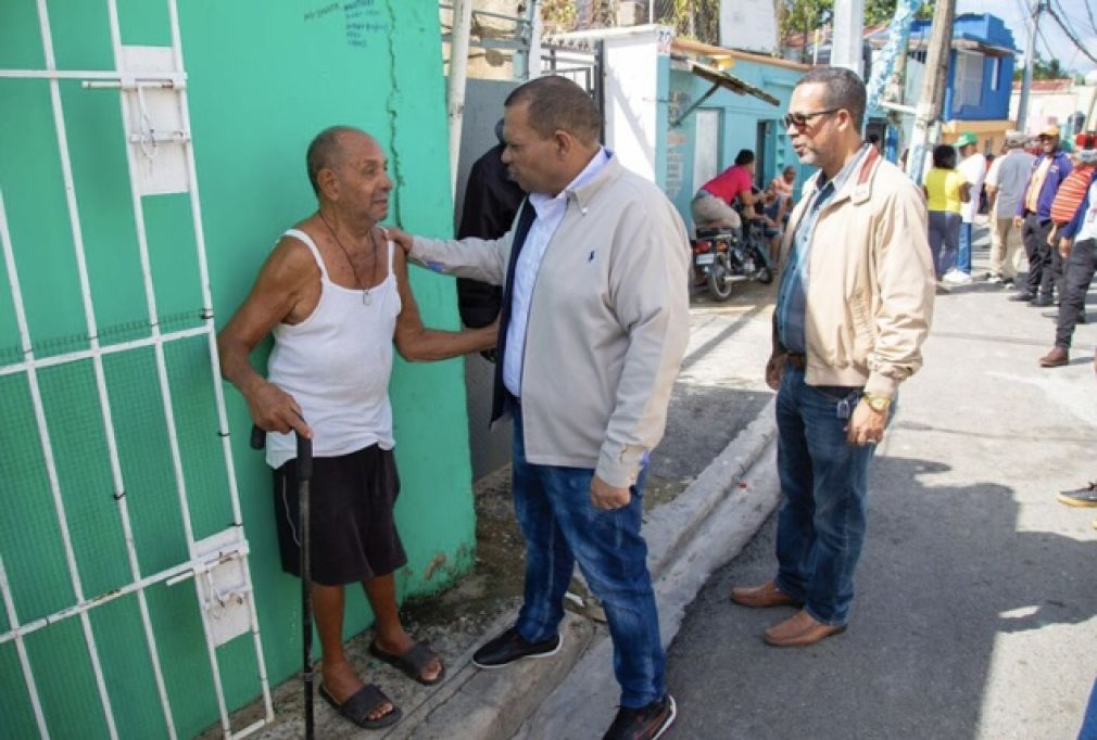 Comunitarios afectados de Los Guaricanos, Villa Mella y Sabana Perdida han estado recibiendo atenciones médicas y psicológicas, así como colchones, mosquiteros y alimentos crudos y cocidos.