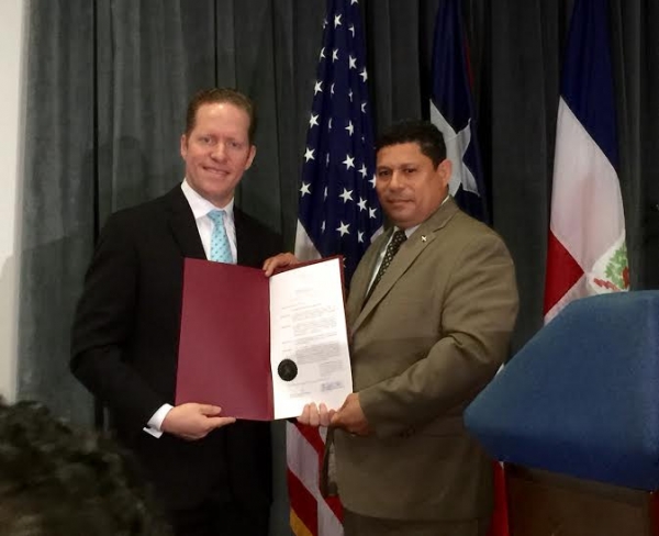 Cónsulado Dominicano en Puerto Rico recibe proclama por semana dominicana: 