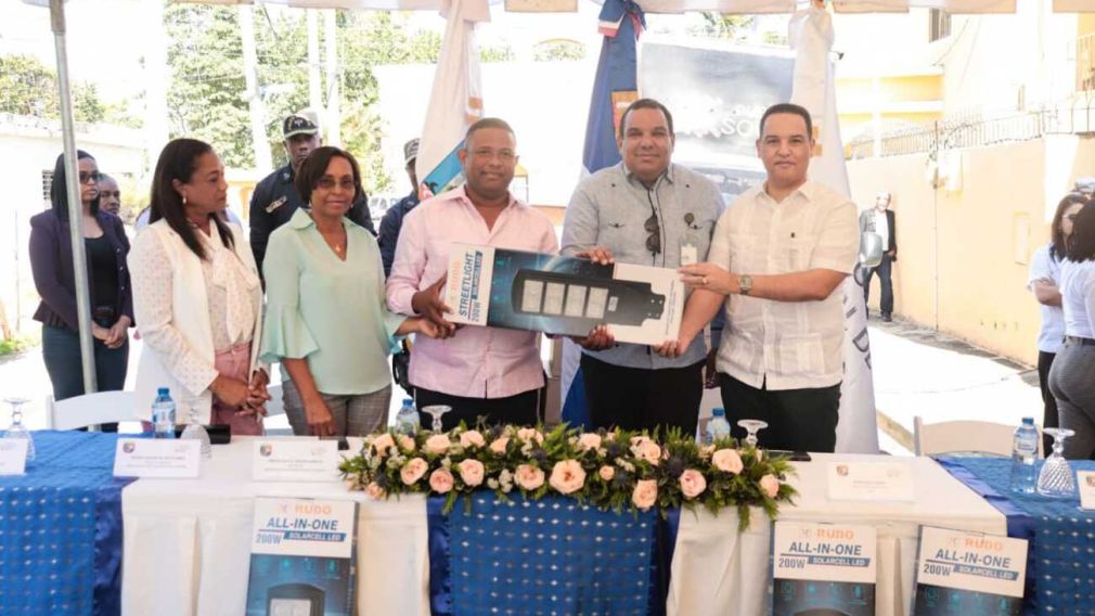 Las luminarias serán instaladas por la Empresa Distribuidora de Electricidad del Este (EdeEste).