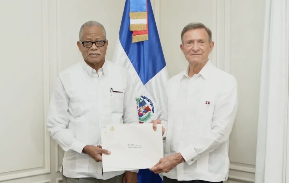 Emmanuel Fritz Longchamp se presentó en febrero ante el canciller dominicano Roberto Álvarez.