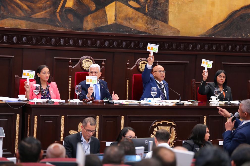 Todos los puntos deberán conocidos y ratificados en la próxima sesión que está convocada para el próximo lunes a las 2:00 de la tarde.