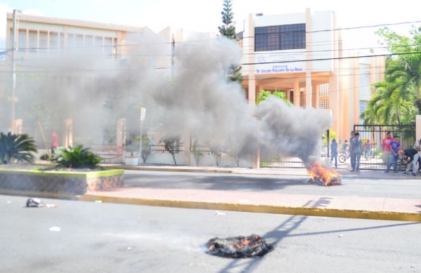 Disturbios en UASD de SFM suspenden docencia
