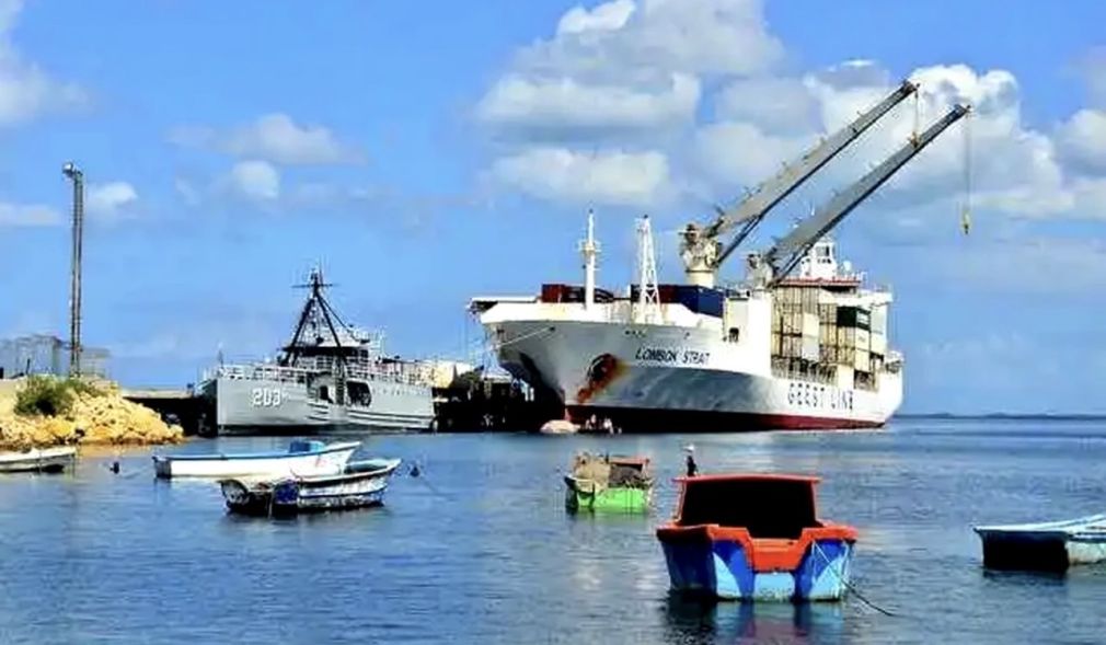  En Manzanillo: la pesca generó 421 millones en 2021 y hoy agoniza sin compensación ante expansión portuaria y energética.