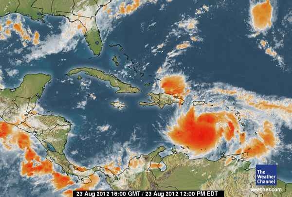 Toma satelital del estado de la Tormenta Isaac, hoy a las 12:00 p.m.
