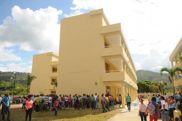 Gobierno inaugura cinco centros educativos con 82 aulas en La Vega: