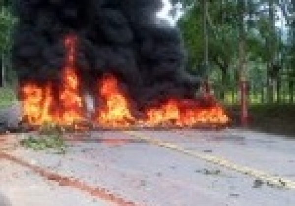 Protestan en Maimón por conflicto eléctrico