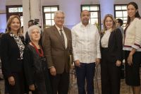 Samuel Pereyra sostuvo encuentro con representantes del sector cultural en Santiago.
