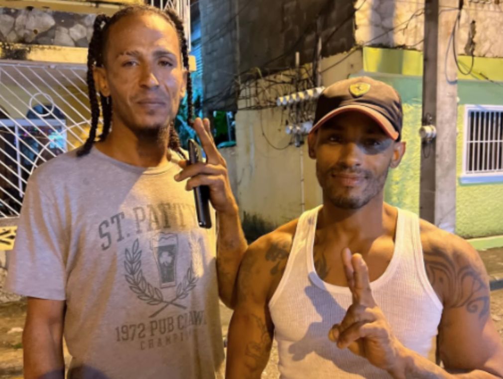 Aneudy y Joel, hombres rescataron menor en alcantarilla en San Cristóbal.