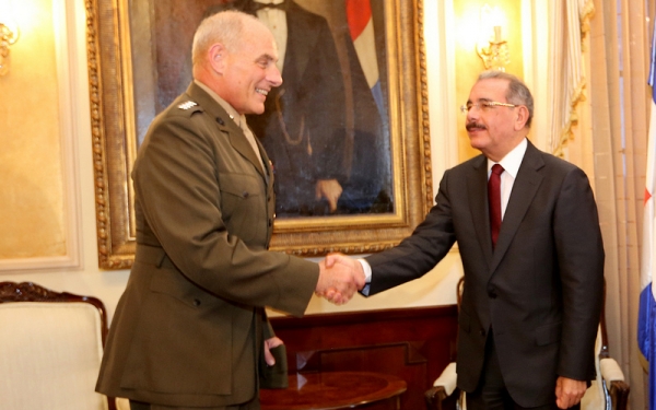 Jefe del Comando Sur de los EEUU se reúne con Medina