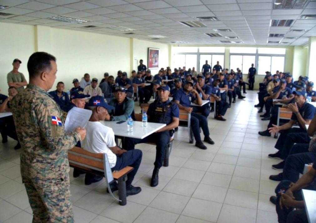 Entre los temas tratados en este taller estuvo: los deberes del personal, la disciplina y la cortesía militar. 