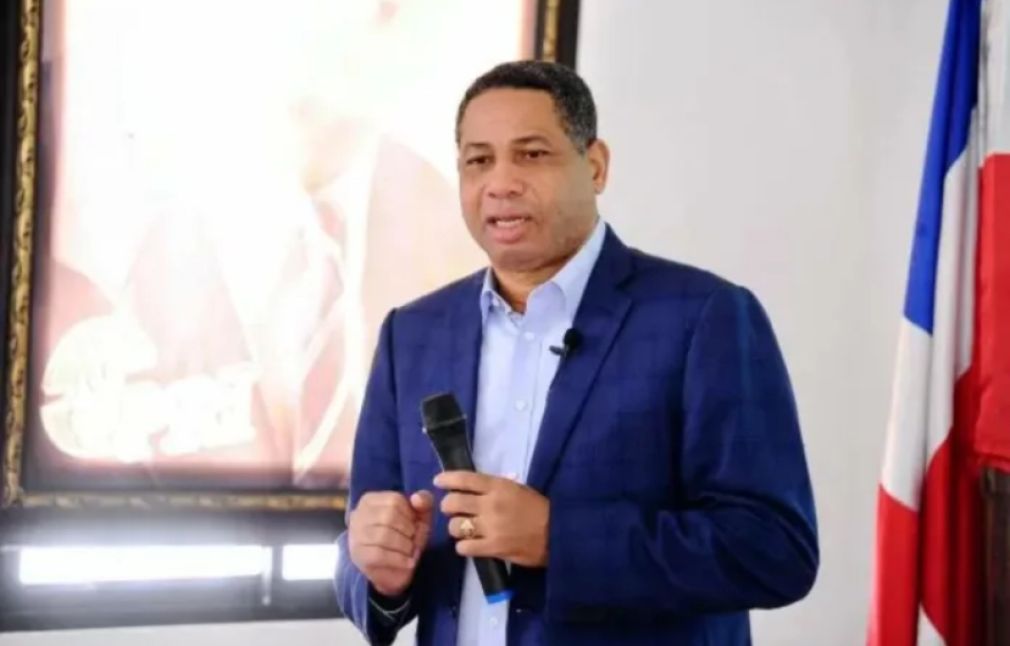 Trajano Santana: “El PRI no mantiene vínculos, ni ha sostenido ningún tipo de negociación, ajena a su estructura partidaria y aliados”.